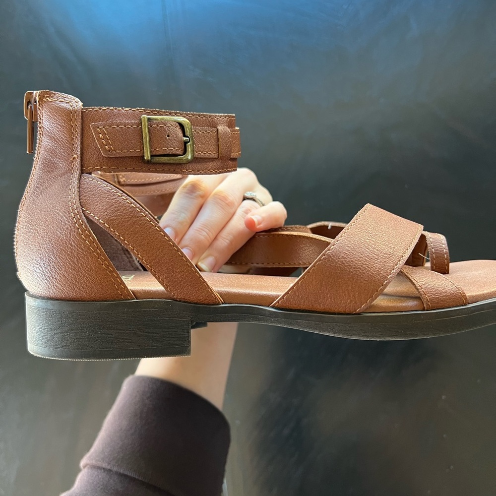 Frye & Co. Brown Tallu Cognac back zip sandals - Picture 8 of 8